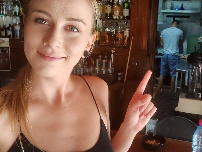 SirenaSweet Porno Video: Ist das schon verboten? Tellerboy abgefi**t!
