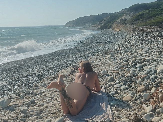 SirenaSweet Porno Video: Keiner am Strand? Perfekt ich lege einfach los!