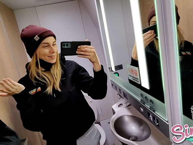 SirenaSweet Porno Video: Riskante Bahn Reise mit Sirena