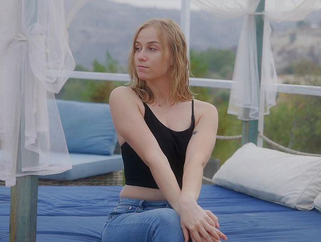 SirenaSweet Porno Video: `Teasen + Countdown + sper*afüße + geile Aussicht! Was will man mehr?